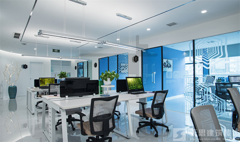 頂棚天花設計在<a href=http://m.whcsjckj.com/ target=_blank class=infotextkey>合肥辦公室裝修</a>中的運用